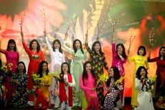 Một ngày vui của CLB Hương Việt. (Ảnh: Trần Quang Vinh/Vietnam+)