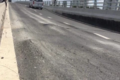 Vết lún trên đường dẫn cầu vượt Mỹ Thủy là do mới xử lý nền tạm thời 