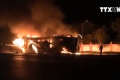 [Video] Xe đầu kéo bốc cháy ngùn ngụt khi đưa vào trạm cân