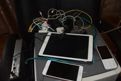 Tang vật trong một đường dây cá độ bóng đá bị lực lượng công an thu giữ. Ảnh minh họa. (Nguồn: Hồ Cầu/TTXVN)