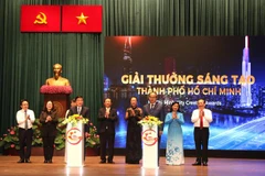 Bí thư Thành ủy TP. Hồ Chí Minh Nguyễn Thiện Nhân và Chủ tịch UBND TP. Hồ Chí Minh Nguyễn Thành Phong phát động Giải thưởng Sáng tạo năm 2019. (Ảnh: Trần Xuân Tình/TTXVN)