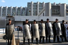 Cảnh sát Ai Cập gác tại thủ đô Cairo. (Nguồn: AFP/TTXVN)