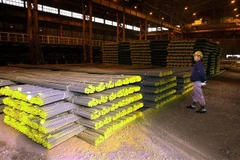 Thép được sản xuất tại nhà máy ở Incheon, Hàn Quốc. (Ảnh: AFP/TTXVN)