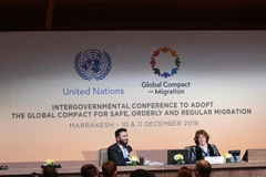 Đặc phái viên LHQ phụ trách vấn đề di cư quốc tế Louise Arbour (phải) trong cuộc họp báo tại Marrakech, Maroc ngày 9/12/2018. (Ảnh: THX/TTXVN)