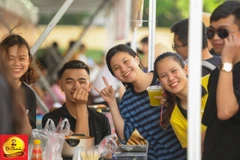 Giới trẻ Thủ đô check-in tại Phố hàng nóng hè năm 2018.