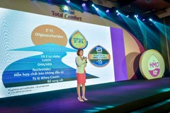TS Yen Ling Low- Giám đốc bộ phận Nghiên cứu và Phát triển Abbott Nutrition trình bày về vai trò HMO đem lại cho hệ miễn dịch của bé 