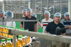 Đoàn các doanh nghiệp Canada rất ấn tượng với quy mô, công nghệ sản xuất và sự phát triển của Tập đoàn Tân Hiệp Phát