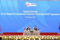 Thủ tướng Nguyễn Xuân Phúc, Chủ tịch ASEAN 2020 chứng kiến Lễ ký Hiệp định Đối tác Kinh tế Toàn diện Khu vực RCEP. 