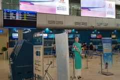 Thông tin chuyến bay đươc hiển thị trên các màn hình (FIDS) tại nhà ga quốc nội, Cảng hàng không Quốc tế Cam Ranh ngày 4/11. (Nguồn: Phan Sáu/Vietnam+)