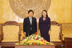 Chủ tịch Quốc hội Hàn Quốc Park Byeong-Seug và Bí thư Tỉnh ủy Ninh Bình Nguyễn Thị Thu Hà. (Ảnh: Đức Phương/TTXVN)