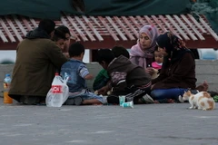 Một gia đình Palestine ở Gaza. (Nguồn: EPA/TTXVN)