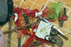 Tang vật của các đối tượng trộm chó bị thu giữ. (Ảnh: Trung Hiếu/TTXVN)