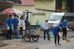 Bệnh viện đa khoa Hà Đông vệ sinh môi trường bệnh viện, phòng bệnh sốt xuất huyết. (Ảnh: Tuyết Mai/TTXVN)
