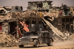 Các lực lượng Iraq tuần tra trên đường phố Mosul. (Nguồn: AFP/TTXVN)