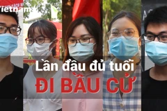 Các bạn trẻ từ 18-24 tuổi chia sẻ cảm xúc, hướng về ngày bầu cử đầu tiên trong đời. (Ảnh: Minh Anh/Vietnam+)