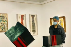 Triển lãm mang đến 90 tác phẩm của 40 nghệ sỹ, kiêm giảng viên Đại học Kiến trúc Hà Nội, với mục đích chào mừng ngày Nhà giáo Việt Nam 20/11 cũng như tri ân đồng nghiệp, người yêu nghệ thuật tại Thủ đô. (Ảnh: BTC/Vietnam+)