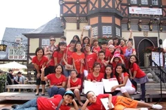 Các thành viên Sol Art vui mừng vì đoạt Huy chương vàng trong Liên hoan Hợp xướng Johannes Brahns lần thứ 7. (Ảnh: Sol Art)