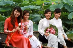Áo dài được coi là một trong những trang phục truyền thống của Việt Nam (Ảnh: Xuân Mai/Vietnam+)