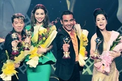Các nghệ sỹ nhận giải Mai vàng 2011 (Ảnh: Nguyễn Trung Hải) 