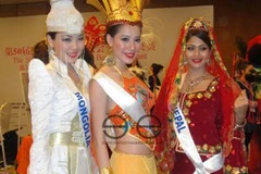 Nhan sắc Việt trong trang phục Mỵ Nương. (Ảnh: Tô Thanh Nghiệp)