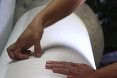 Làng dệt Mã Châu giờ đây chỉ hoạt động cầm chừng. (Ảnh: ChiLê/Vietnam+)