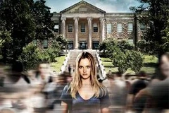 Sara và Stephen trong phim (Ảnh: Galaxy/Vietnam+)