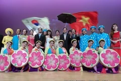 Đoàn nghệ sỹ Việt Nam tại trong Ngày Quốc gia Việt Nam tại Yeosu, Hàn Quốc (Nguồn ảnh: Bộ Văn hóa, Thể thao và Du lịch)