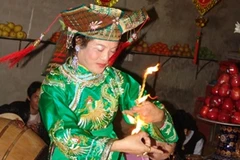 Bảo tàng Phụ nữ Việt Nam trưng bày hiện vật và hình ảnh văn hóa tín ngưỡng Hầu đồng. (Ảnh minh họa: Xuân Mai/Vietnam+)