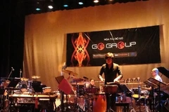 Trình diễn làn điệu chèo kết hợp với 20 nhạc cụ gõ