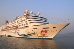 Tàu MV SuperStar Aquarius thuộc hãng tàu Star Cruise chở theo khách quốc tế thứ 6 triệu đến Việt Nam. (Ảnh: ChiLê/Vietnam+)