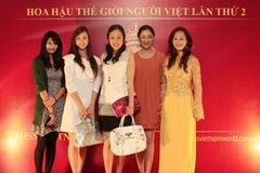 Các người đẹp tham dự họp báo Cuộc thi Hoa hậu Thế giới người Việt lần thứ 2-2010 (Ảnh: TTXVN)