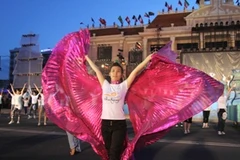 Các diễn viên vẫn hăng say tập luyện trước giờ Lễ khai mạc (Ảnh: Ban tổ chức)