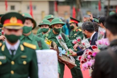 Sáng 27/2, đồng loạt các quận huyện trên địa bàn Hà Nội đã tổ chức lễ giao nhận quân 2021. (Ảnh: Minh Sơn/Vietnam+) 