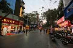 Trong ngày vía Thần Tài mùng 10 tháng Giêng (21/2), con 'phố vàng' Trần Nhân Tông không còn cảnh tấp nập mua vàng như mọi năm. (Ảnh: Minh Sơn/Vietnam+)(Ảnh: Minh Sơn/Vietnam+) 
