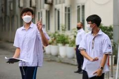 Sáng 12/6, hơn 90 ngàn sĩ tử Thủ đô đã kết thúc ngày thi đầu tiên là Ngữ Văn và Tiếng Anh. (Ảnh: Minh Sơn/Vietnam+)