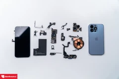 Ngay sau khi iPhone 13 seri có mặt tại Việt Nam, các kỹ thuật viên của Điện Thoại Vui đã nhanh chóng 'mổ xẻ' mẫu điện thoại này để người dùng khám phá các linh kiện bên trong. (Ảnh: Điện Thoại Vui)