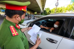 Liên ngành căng mình kiểm soát phương tiện ra vào cửa ngõ Thủ đô
