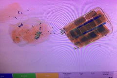 Hình ảnh soi chiếu tang vật tại Cửa khẩu quốc tế Cầu Treo, Hà Tĩnh. (Ảnh: Tổng cục Hải quan)