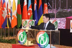 Tổng Kiểm toán Nhà nước Hồ Đức Phớc, Chủ tịch ASOSAI nhiệm kỳ 2018-2021 bỏ phiếu bầu cử thành viên Ban Điều hành và Ủy ban Kiểm toán ASOSAI nhiệm kỳ 2018-2021. (Ảnh: TTXVN)
