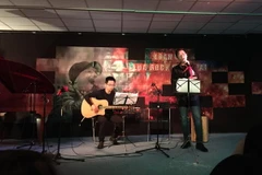 Một tiết mục trong buổi diễn. (Ảnh: Việt Sơn/Vietnam+)