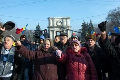 Người biểu tình tập trung trước tòa nhà Quốc hội Moldova ở Chisinau hồi tháng 1/2016. (Nguồn: AFP/TTXVN)