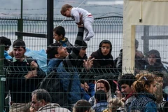 Người di cư tại khu vực Dikili, Thổ Nhĩ Kỳ. (Nguồn: AFP/TTXVN)