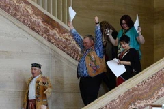 Người Metis ăn mừng sau phán quyết của Tòa án. (Nguồn: thechronicleherald.ca)