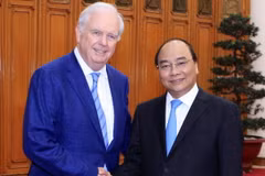 Thủ tướng Nguyễn Xuân Phúc tiếp ông Thomas Vallely, Giám đốc Chương trình Việt Nam tại Đại học Harvard. (Ảnh: Thống Nhất/TTXVN) 