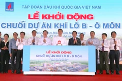 Thủ tướng Nguyễn Tấn Dũng bấm nút khởi động chuỗi dự án Khí Lô B-Ô Môn. (Ảnh: Lê Huy Hải/TTXVN)
