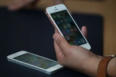 Sản phẩm điện thoại mới nhất của Apple, iPhone SE. (Nguồn: AFP/TTXVN)