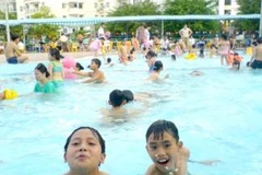 Theo nhiều chuyên gia, làn nước trong mát tại các bể bơi chưa hẳn đã an toàn (Ảnh chỉ có tính minh họa. Nguồn: Internet)