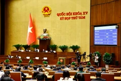 Quốc hội biểu quyết thông qua Nghị quyết về thí điểm xử lý vật chứng, tài sản trong quá trình điều tra, truy tố, xét xử một số vụ việc, vụ án hình sự. (Ảnh: Doãn Tấn/TTXVN)