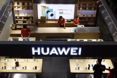 Một cửa hàng của Huawei tại Bắc Kinh, Trung Quốc. (Ảnh: Kyodo/TTXVN)