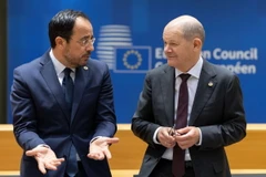 Thủ tướng Đức Olaf Scholz (phải) và Tổng thống CH Cyprus Nikos Christodoulides tại Hội nghị thượng đỉnh bất thường của EU ở Brussels, Bỉ, ngày 17/4/2024. (Ảnh: THX/TTXVN)